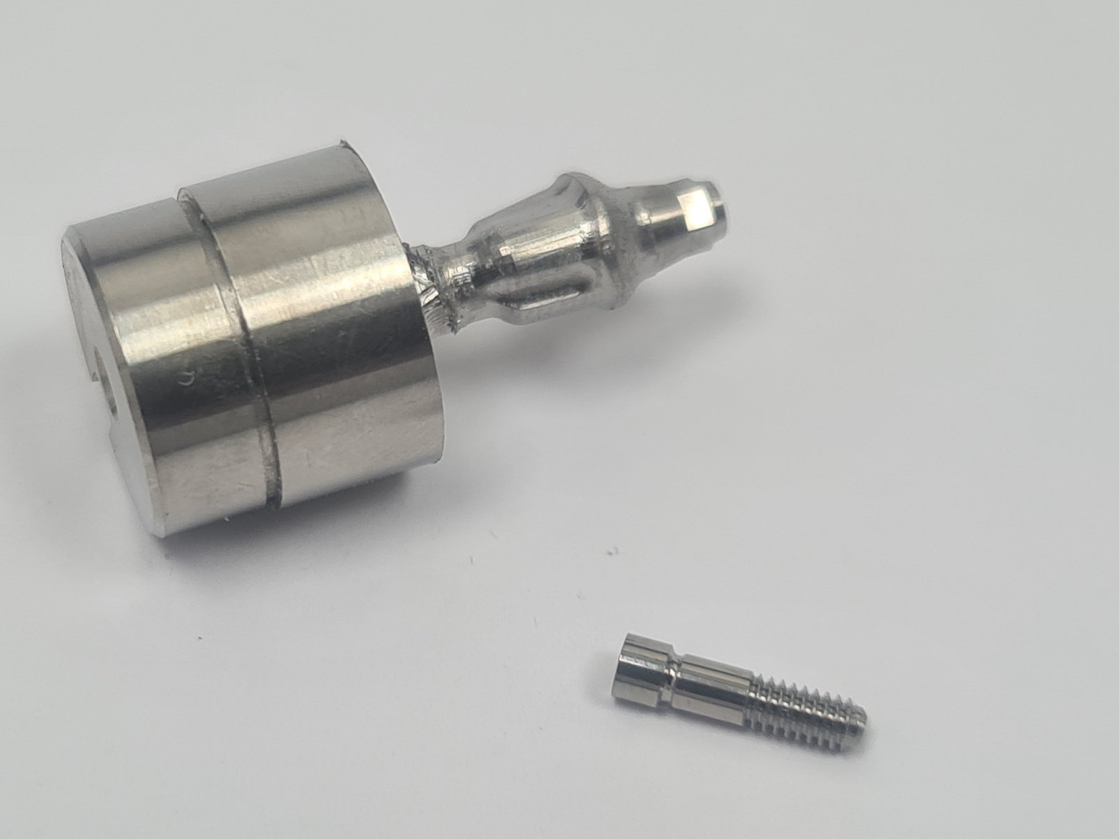 Protezų metalo frezavimo paslauga